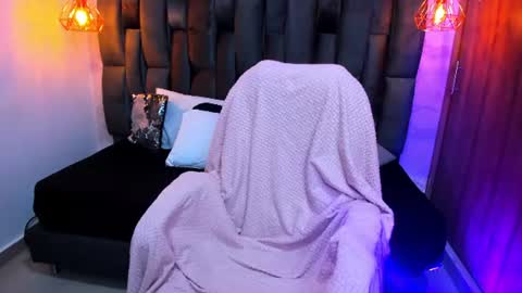 mia_ferrer18 online show from June 15, 12:51 pm