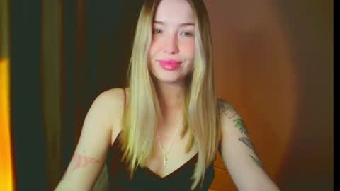 Snapshot of mia_fleur_ chatting on January 16, 8:57 pm Mia online show from January 16, 8:57 pm