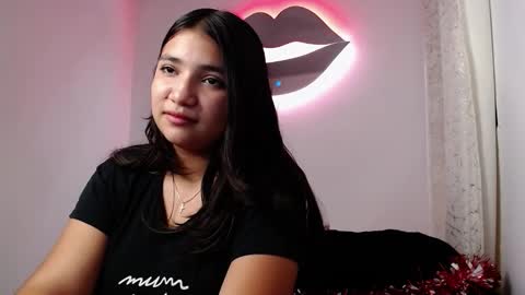 Snapshot of mia_fox666 chatting on December 22, 9:34 pm mia online show from December 22, 9:34 pm