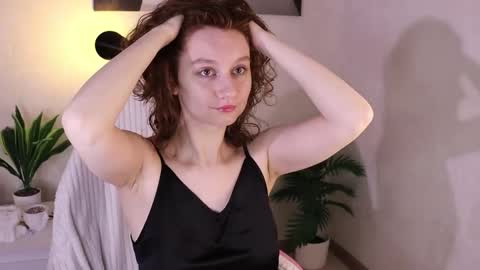 Snapshot of mia_frizz chatting on June 4, 9:48 am Mia online show from June 4, 9:48 am