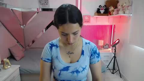 Snapshot of mia_garcia28 chatting on June 6, 1:49 pm mia_garcia28 online show from June 6, 1:49 pm