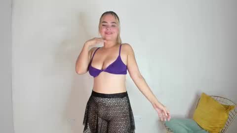 Snapshot of mia_hansper chatting on January 8, 11:19 pm Mia online show from January 8, 11:19 pm