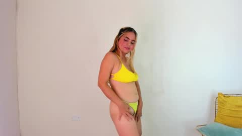Snapshot of mia_hansper chatting on January 14, 11:27 pm Mia online show from January 14, 11:27 pm