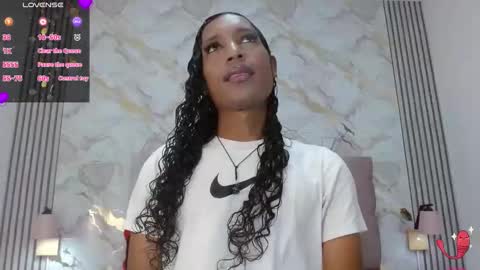 Snapshot of mia_hiills chatting on May 20, 12:33 pm Mia Hiills online show from May 20, 12:33 pm