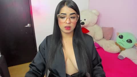 Snapshot of mia_j51 chatting on January 25, 11:22 pm Mia J Abbey online show from January 25, 11:22 pm