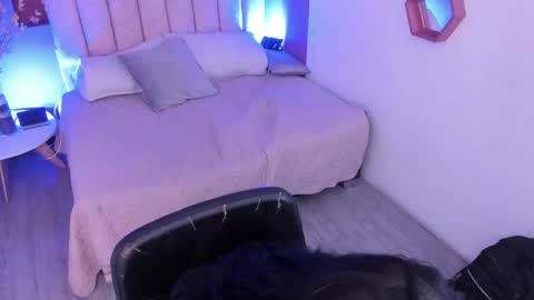 Val  online show from February 5, 7:40 pm