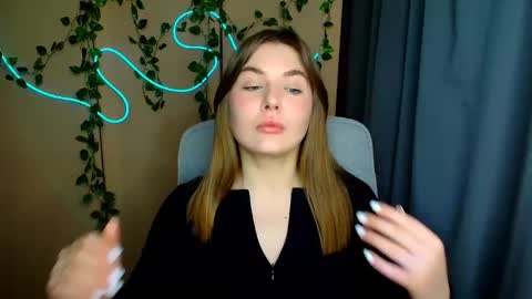 mia_lemm online show from April 7, 6:47 am