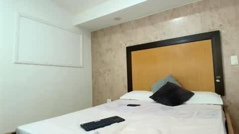 MIALOPEZ      .     Y      .      online show from February 9, 12:52 pm