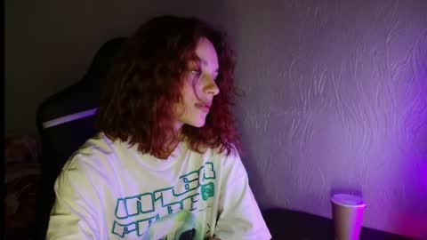 Snapshot of mia_luiza chatting on June 7, 8:12 pm mia_luiza online show from June 7, 8:12 pm
