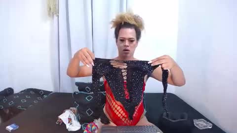 Snapshot of mia_luxce29 chatting on November 9, 4:00 am ---Mia--- online show from November 9, 4:00 am