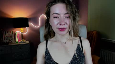 Snapshot of mia_luxx92 chatting on November 2, 3:03 pm Mia online show from November 2, 3:03 pm