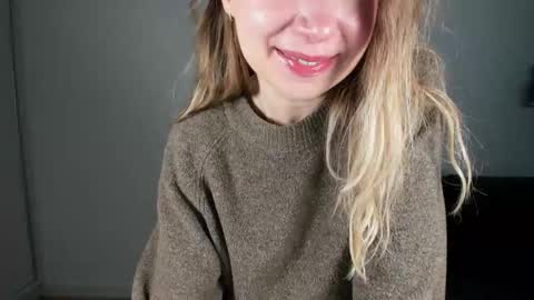 Snapshot of mia_luxx92 chatting on January 7, 7:33 am Mia online show from January 7, 7:33 am