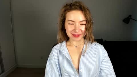 Snapshot of mia_luxx92 chatting on February 12, 7:36 am Mia online show from February 12, 7:36 am