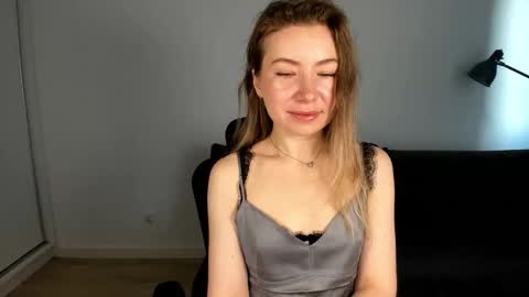 Snapshot of mia_luxx92 chatting on February 20, 7:54 am Mia online show from February 20, 7:54 am