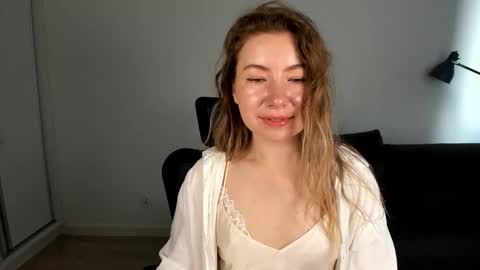 Snapshot of mia_luxx92 chatting on February 27, 8:03 am Mia online show from February 27, 8:03 am