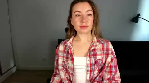 Snapshot of mia_luxx92 chatting on February 28, 7:53 am Mia online show from February 28, 7:53 am