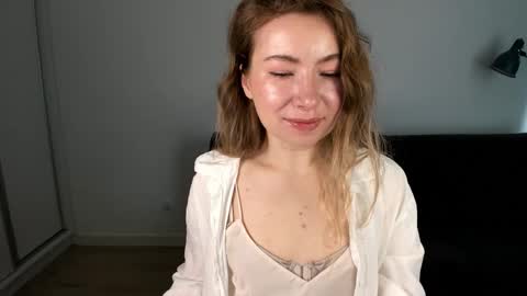 Mia online show from March 28, 7:30 am