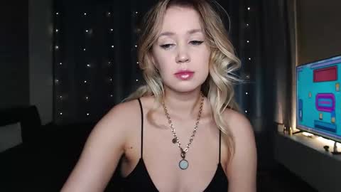 Snapshot of mia_meww chatting on February 4, 2:23 pm Mia online show from February 4, 2:23 pm