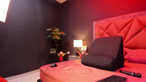 Snapshot of mia_milff chatting on September 24, 6:22 pm MIA online show from September 24, 6:22 pm