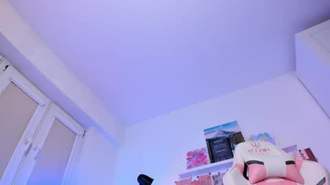 Mia online show from March 29, 3:17 am