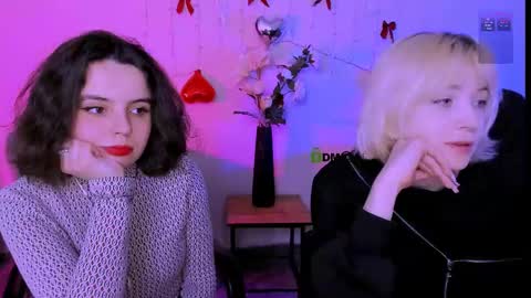 mia_mooon_ online show from April 15, 8:32 am