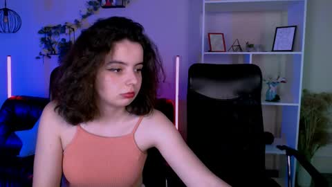 mia_mooon_ online show from June 1, 8:27 am