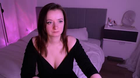 Mia online show from October 28, 1:47 pm