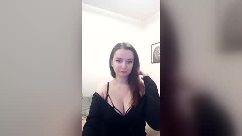 Mia online show from July 2, 11:33 pm