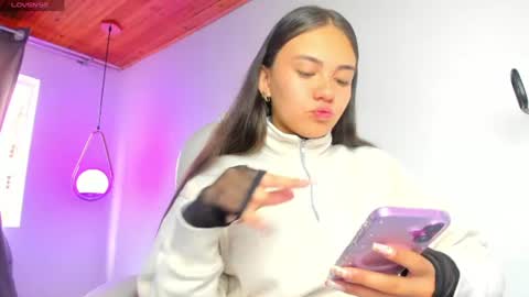 Mia Nevaeh - follow me online show from August 2, 9:24 pm