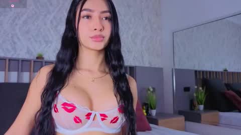 Snapshot of mia_oceann chatting on November 26, 2:29 pm MIa online show from November 26, 2:29 pm