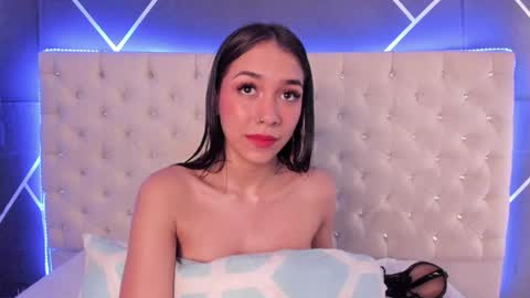 mia_oconner online show from December 14, 7:25 pm