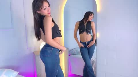 mia_oconner online show from September 12, 8:20 pm