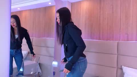 mia_oconner online show from September 28, 1:05 pm