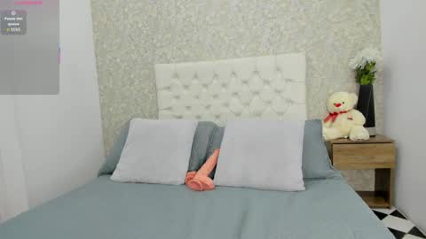 Mia online show from April 12, 6:02 pm