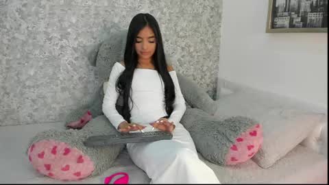 Mia online show from May 26, 2:07 am