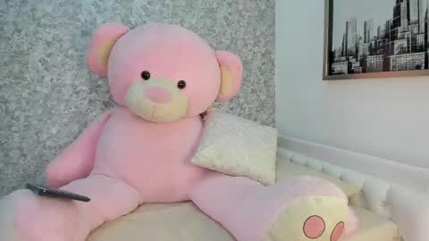 Mia online show from June 2, 2:57 am