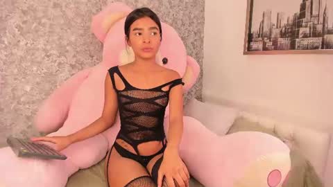 Snapshot of mia_petithe chatting on July 3, 2:29 am Mia online show from July 3, 2:29 am