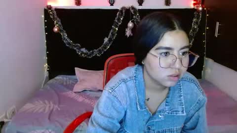 Mia  online show from December 28, 4:30 pm