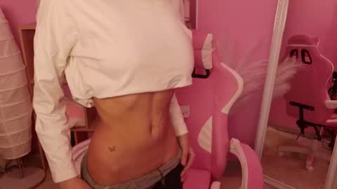 Mia online show from February 2, 3:00 pm