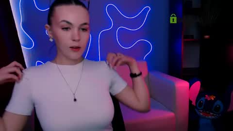 mia online show from April 15, 9:16 am