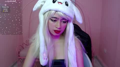 Mia  online show from December 21, 1:07 pm