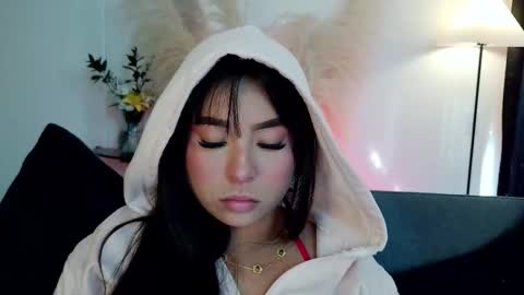 Mia online show from February 5, 9:08 pm