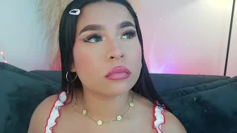 Mia online show from April 12, 4:01 pm