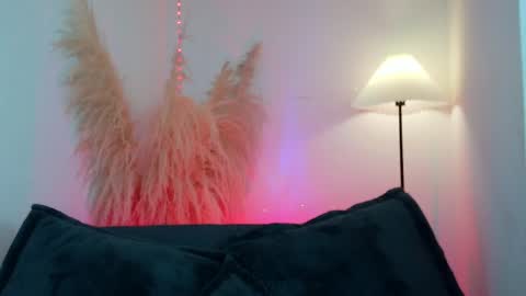 Mia online show from April 16, 7:58 pm