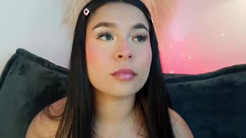 Snapshot of mia_roux1 chatting on April 23, 9:39 pm Mia online show from April 23, 9:39 pm
