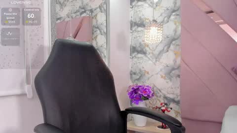 Mia online show from April 16, 5:08 am