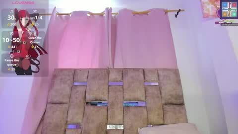 mia_royal online show from April 10, 7:07 pm