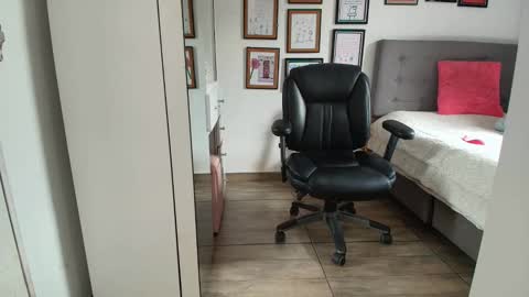 Mia Sepulveda online show from April 11, 3:05 pm