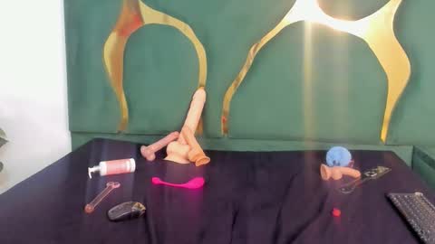 mia_skandark online show from June 5, 6:52 am