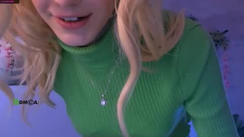 mia_starrr_ online show from February 9, 9:19 pm